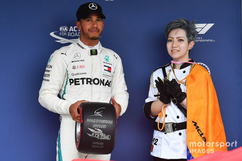 Lewis Hamilton, Mercedes AMG F1 reçoit le Pirelli Pole Position Award