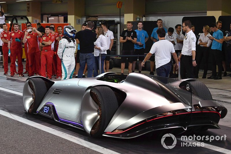 Le concept-car Mercedes-Benz EQ Silver Arrow