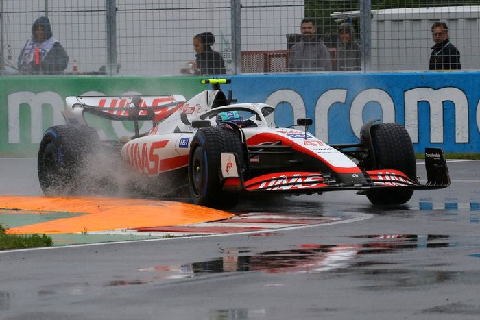 Mick Schumacher, Haas VF-22