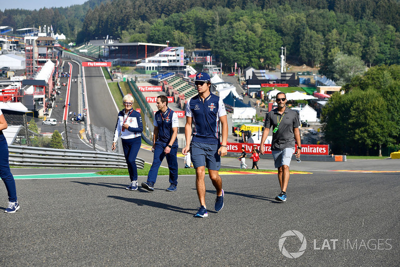 Lance Stroll, Williams Racing parcourt la piste à pieds