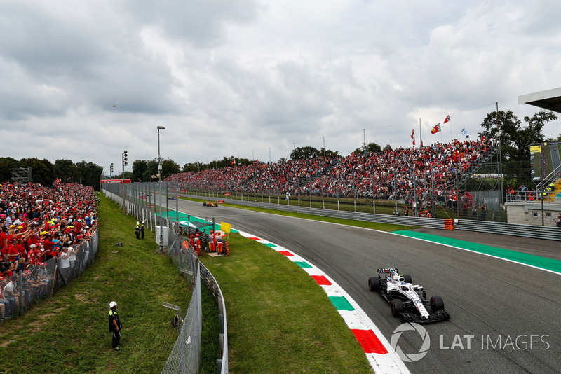 Sergey Sirotkin, Williams FW41, Fernando Alonso, McLaren MCL33
