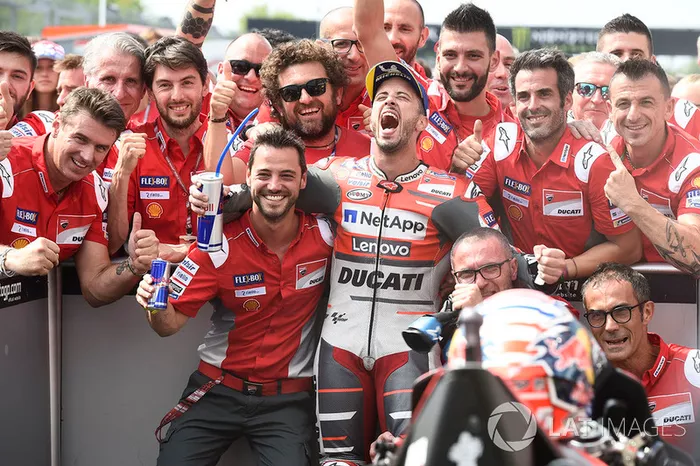 Ganador de la carrera Andrea Dovizioso, Ducati Team
