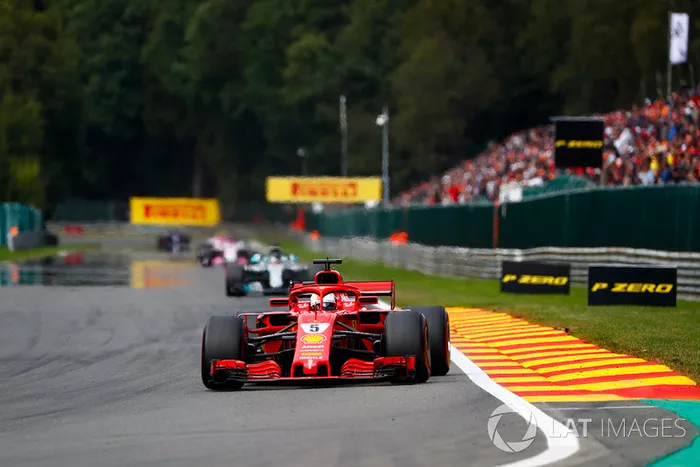 Sebastian Vettel, Ferrari SF71H ve  Lewis Hamilton, Mercedes AMG F1 W09