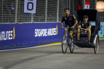 Daniel Ricciardo, Red Bull Racing and Max Verstappen, Red Bull Racing bicycle and sidecar