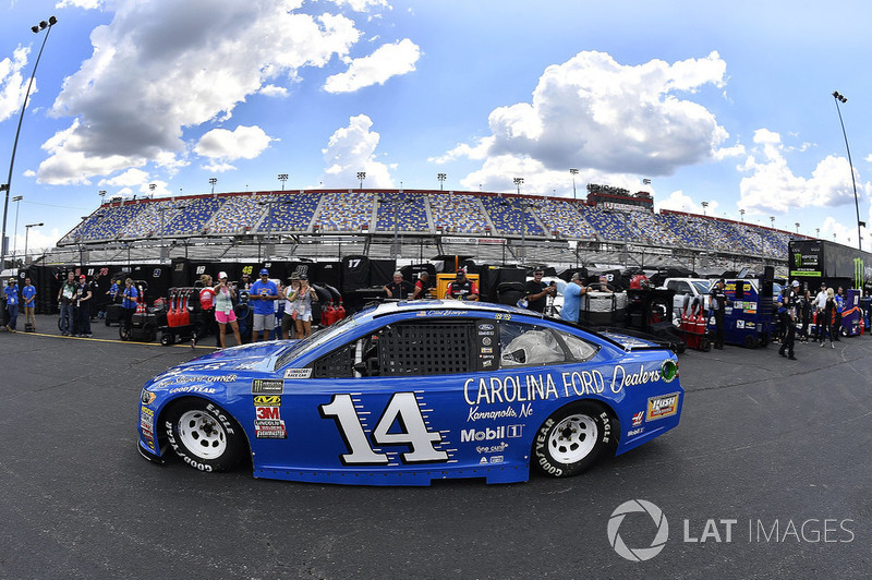 Clint Bowyer, Stewart-Haas Racing, Ford Fusion Carolina Ford Dealers