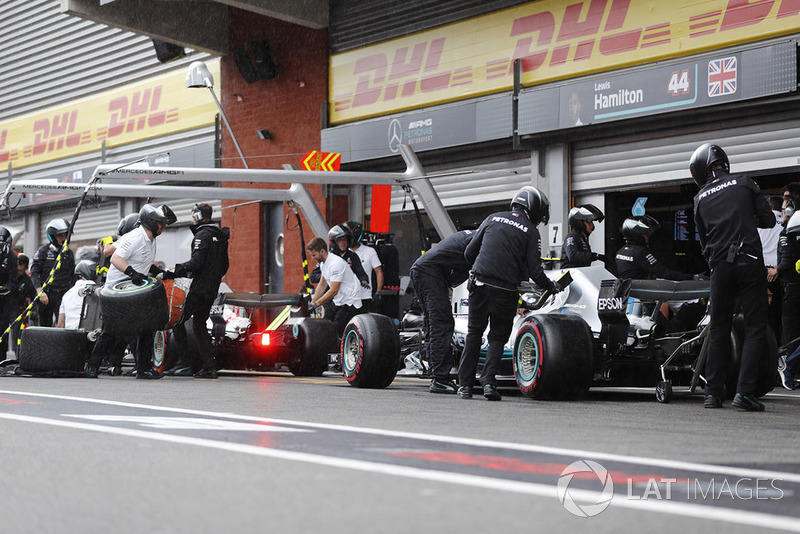 Valtteri Bottas, Mercedes AMG F1 W09, y Lewis Hamilton, Mercedes AMG F1 W09