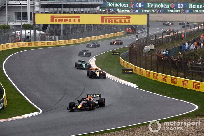 Max Verstappen, Red Bull Racing RB19, Lando Norris, McLaren MCL60, Fernando Alonso, Aston Martin AMR23