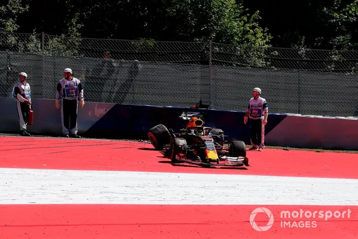 Max Verstappen, Red Bull Racing RB15, crashes