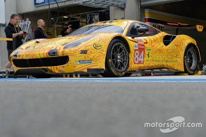 #84 JMW Motorsport Ferrari 488 GTE: Jeff Segal, Rodrigo Baptista, Wei Lu  