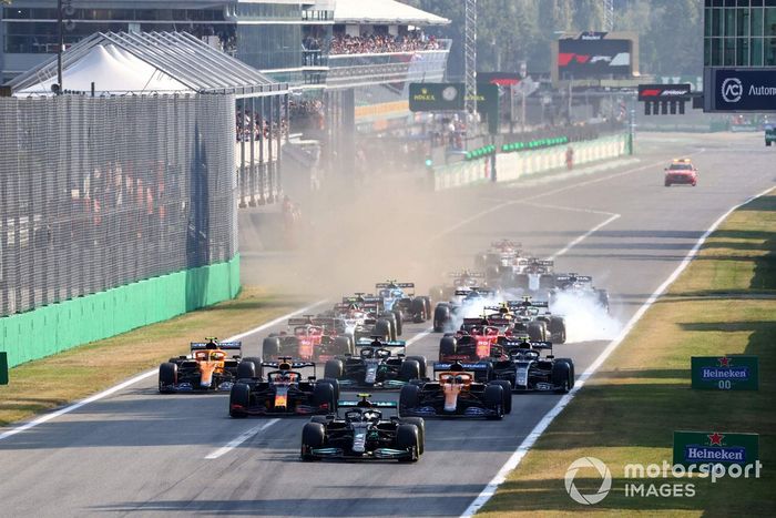 Arrancada Valtteri Bottas, Mercedes W12, Max Verstappen, Red Bull Racing RB16B, Daniel Ricciardo, McLaren MCL35M, Lando Norris, McLaren MCL35M, Lewis Hamilton, Mercedes W12, Pierre Gasly, AlphaTauri AT02