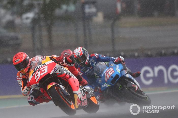 Marc Márquez, Repsol Honda Team, y caída de Alex Rins, Team Suzuki MotoGP 