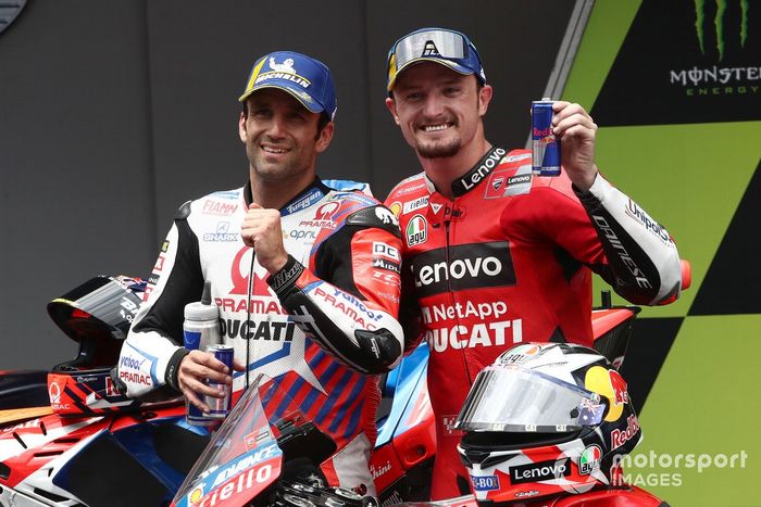 Segundo lugar Johann Zarco, Pramac Racing, tercer lugar Jack Miller, Ducati Team