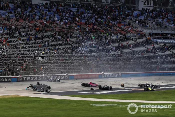 Choque al inicio de la carrera
