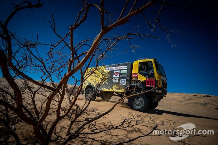 #537 Team Boucou IVECO: Francesc Ester Fernandez, Jean-Francois Cazeres, Jose Martins