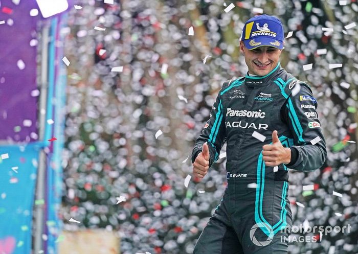 Race winner Mitch Evans, Jaguar Racing celebrates on the podium