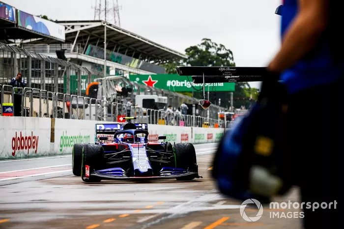 Pierre Gasly, Toro Rosso STR14, comes in to the pits during practice