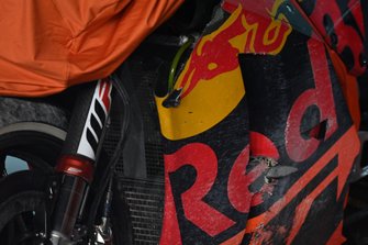 La moto endommagée de Johann Zarco, Red Bull KTM Factory Racing