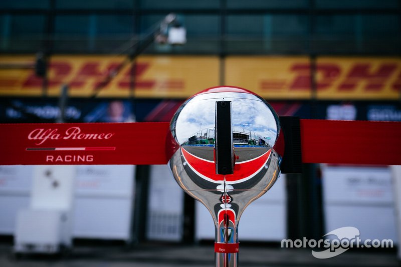 Alfa Romeo Racing pitlane detail