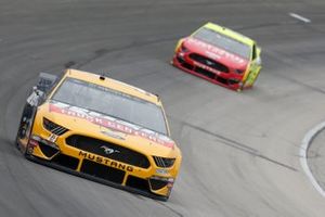 Clint Bowyer, Stewart-Haas Racing, Ford Mustang Rush Truck Centers/Cummins