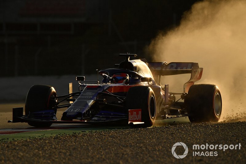 Daniil Kvyat, Scuderia Toro Rosso STR14, va largo