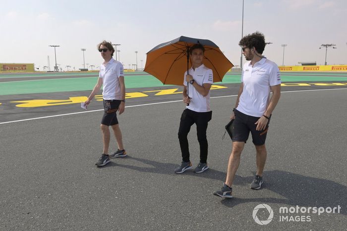 Lando Norris, McLaren, recorre la pista de Losail