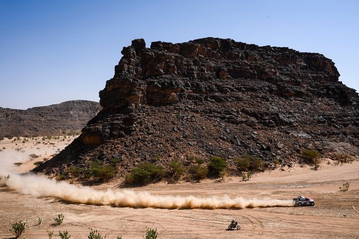 #225 Toyota Gazoo Racing Toyota: Henk Lategan, Brett Cummings