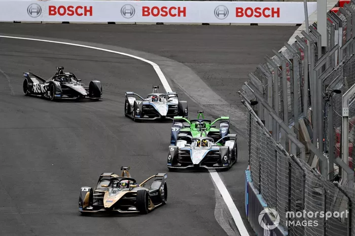 Antonio Felix da Costa, DS Techeetah, DS E-Tense FE21, Stoffel Vandoorne, Mercedes-Benz EQ, EQ Silver Arrow 02, Nick Cassidy, Envision Racing, Audi e-tron FE07, Nyck de Vries, Mercedes-Benz EQ, EQ Silver Arrow 02, Lucas D