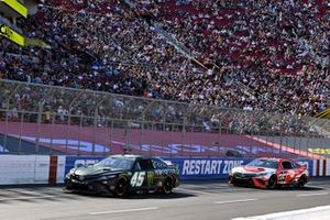 Kurt Busch, 23XI Racing, Toyota Camry Monster Energy y Bubba Wallace, 23XI Racing, Toyota Camry DoorDash
