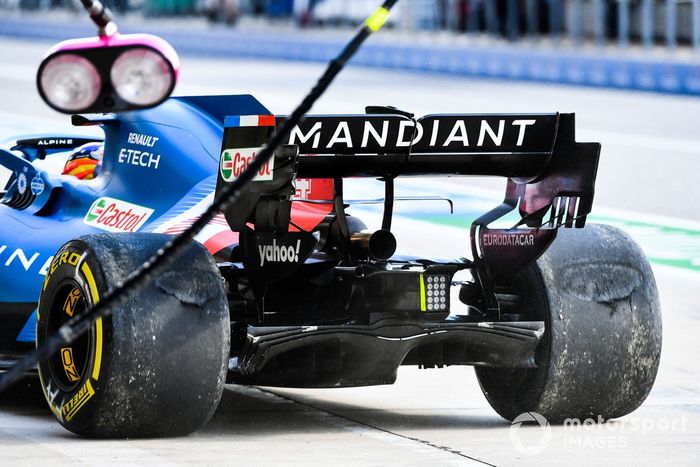 Fernando Alonso volviendo a boxes con el Alpine A521