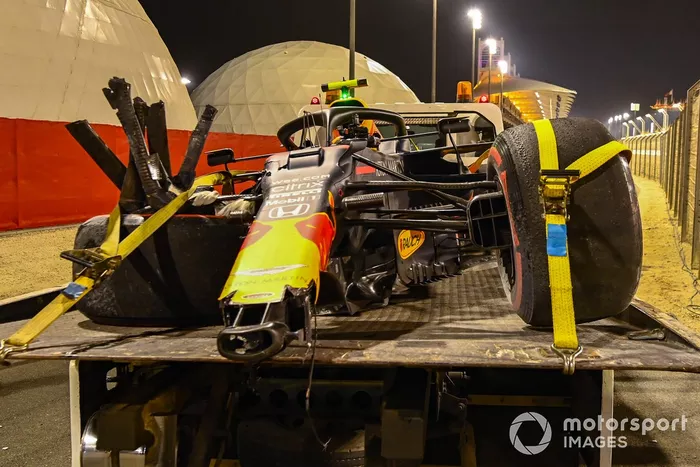 Restos do carro de Alexander Albon