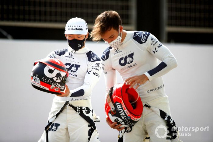 Yuki Tsunoda, AlphaTauri AT02 y Pierre Gasly, AlphaTauri AT02 