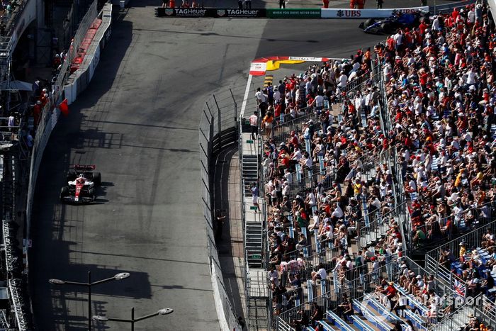 Valtteri Bottas, Alfa Romeo C42, Alex Albon, Williams FW44