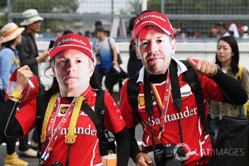 Kimi Raikkonen, Ferrari and Sebastian Vettel, Ferrari fans and masks