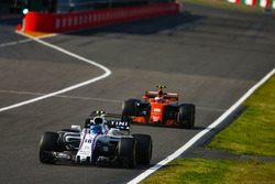 Lance Stroll, Williams FW40, Stoffel Vandoorne, McLaren MCL32
