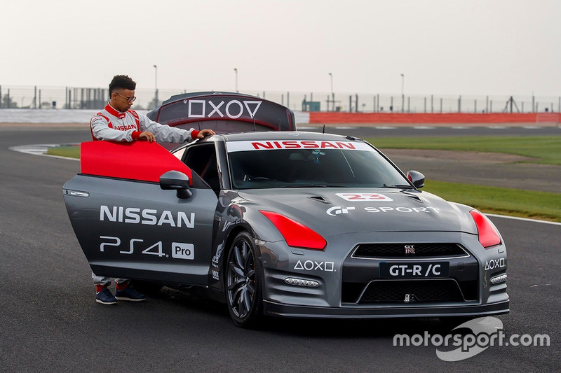 De snelste op afstand bestuurbare Nissan GT-R met Jann Mardenborough