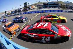 Dale Earnhardt Jr., Hendrick Motorsports, Chevrolet; Clint Bowyer, Stewart-Haas Racing, Ford