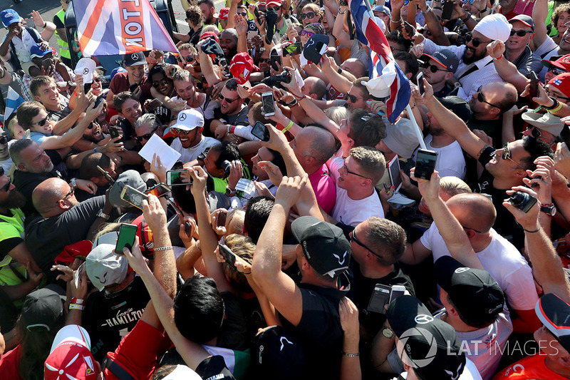 Race winner Lewis Hamilton, Mercedes AMG F1 celebrates, the fans