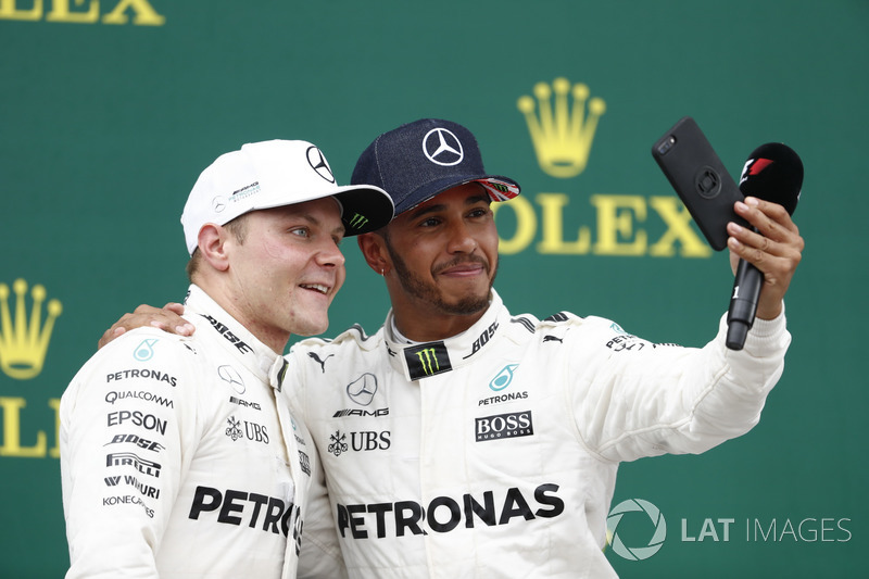 Podium: Race winner Lewis Hamilton, Mercedes AMG F1, takes a photo of Second place Valtteri Bottas, Mercedes AMG F1