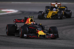 Max Verstappen, Red Bull Racing RB13, Jolyon Palmer, Renault Sport F1 Team RS17