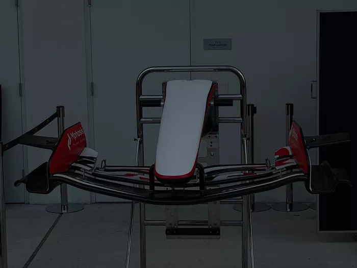 تفاصيل سيارة Audi R26