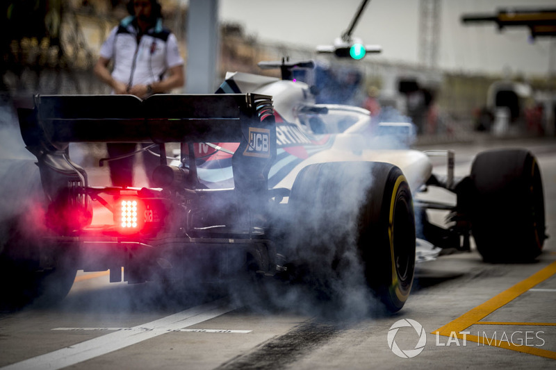 Lance Stroll, Williams FW41 Mercedes, in the pit lane