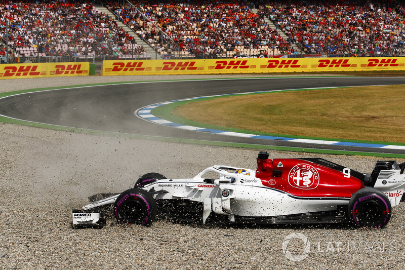 Marcus Ericsson, Sauber C37, melebar ke jebakan kerikil