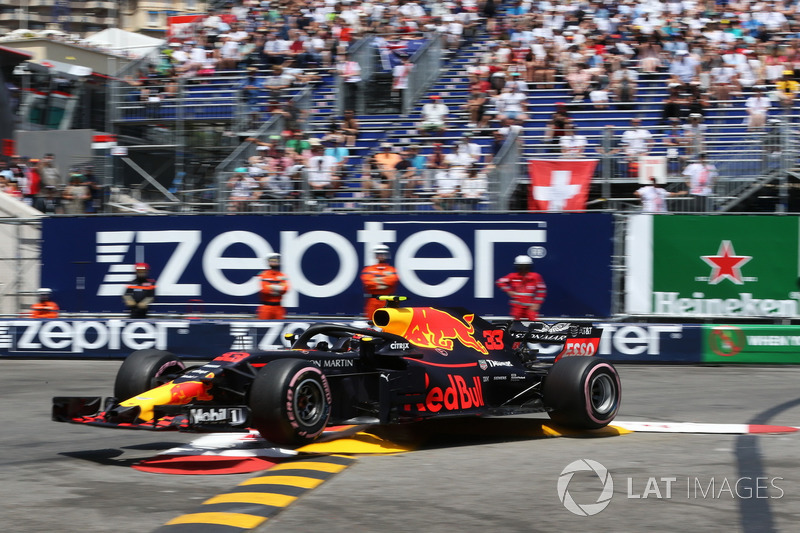 Max Verstappen, Red Bull Racing RB14 crash