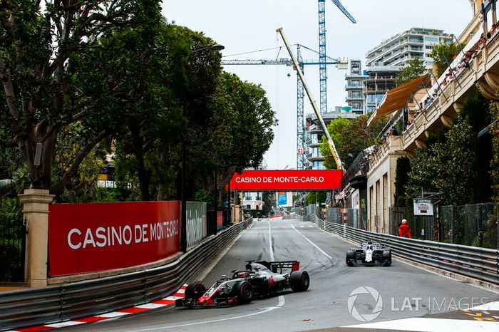 Romain Grosjean, Haas F1 Team VF-18, lidera a Lance Stroll, Williams FW41