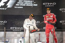 Podium: segundo, Lewis Hamilton, Mercedes AMG F1, tercero, Sebastian Vettel, Ferrari