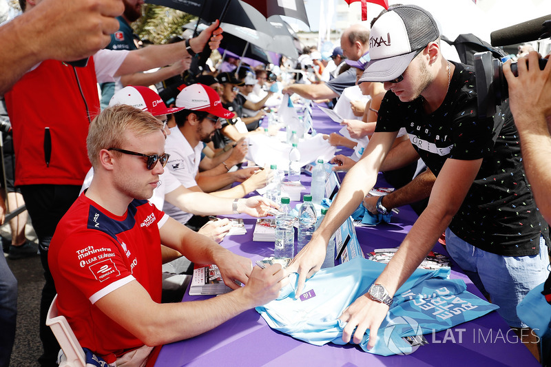 Felix Rosenqvist, Mahindra Racing, at the autograph session