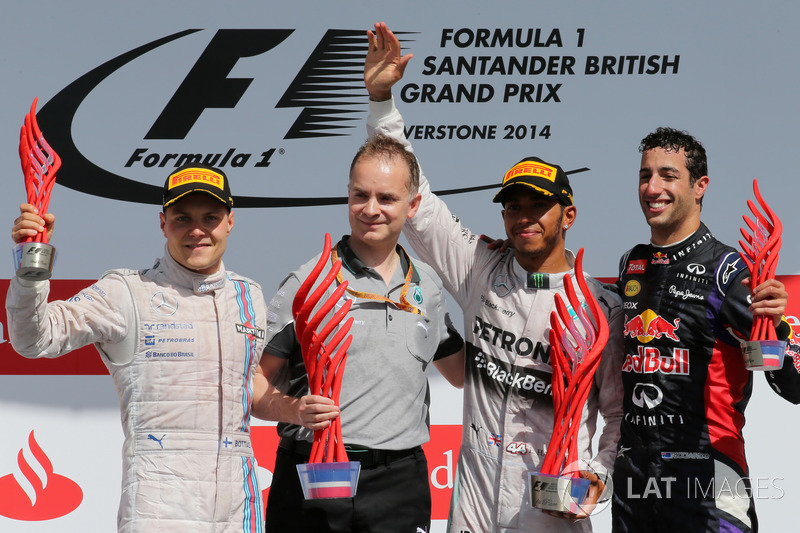 Podyum: 2. Valtteri Bottas, Williams, John Owen, Mercedes AMG F1 Şef Tasarımcısı ve yarış galibi Lewis Hamilton, Mercedes AMG F1, 3. Daniel Ricciardo, Red Bull Racing