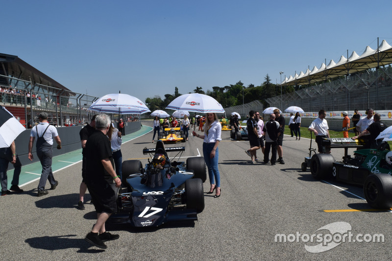 Monoposto storica di F1 in griglia