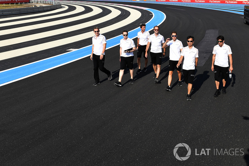 Stoffel Vandoorne, McLaren mengitari trek