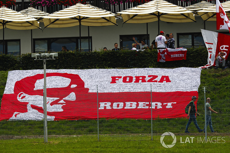 Bandiera a supporto di Robert Kubica, Williams Martini Racing
